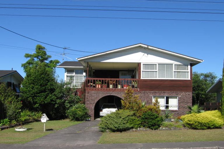 Photo of property in 37 Hepburn Road, Glendene, Auckland, 0602