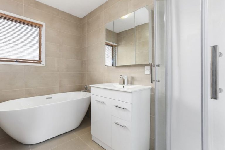 Photo of property in 2/1 West Hoe Road, Orewa, 0931