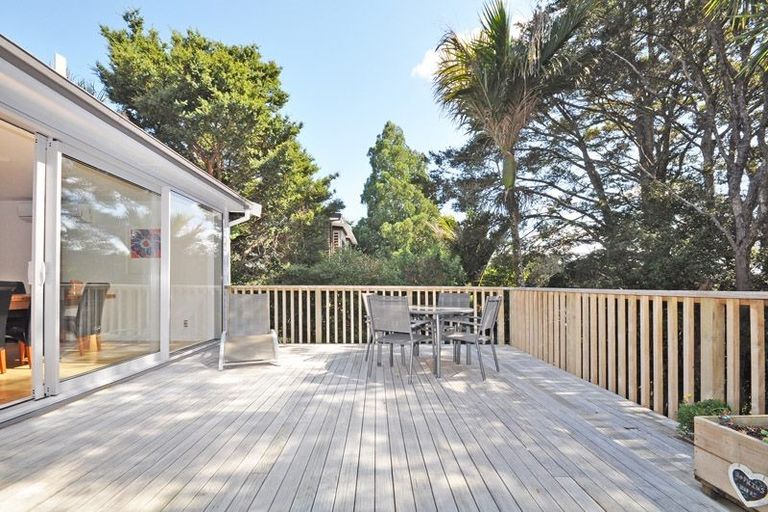 Photo of property in 585 South Titirangi Road, Titirangi, Auckland, 0604