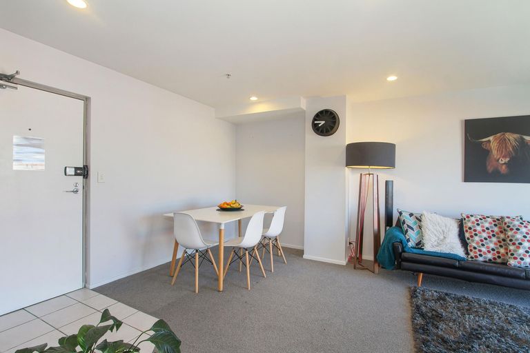 Photo of property in 2q/10 Crown Lynn Place, New Lynn, Auckland, 0600