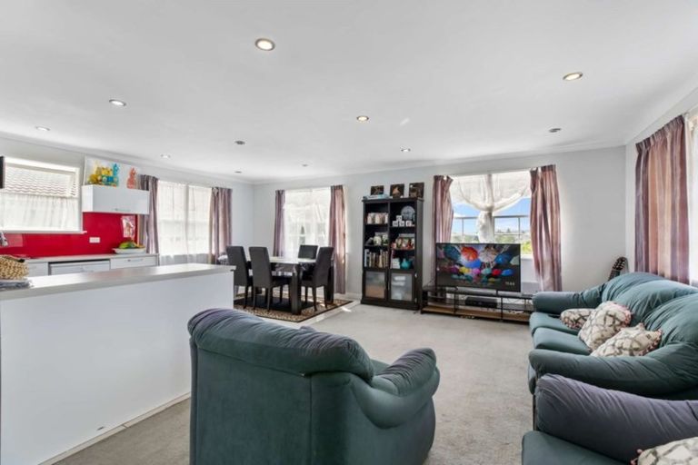 Photo of property in 24 Catkin Crescent, Papatoetoe, Auckland, 2025