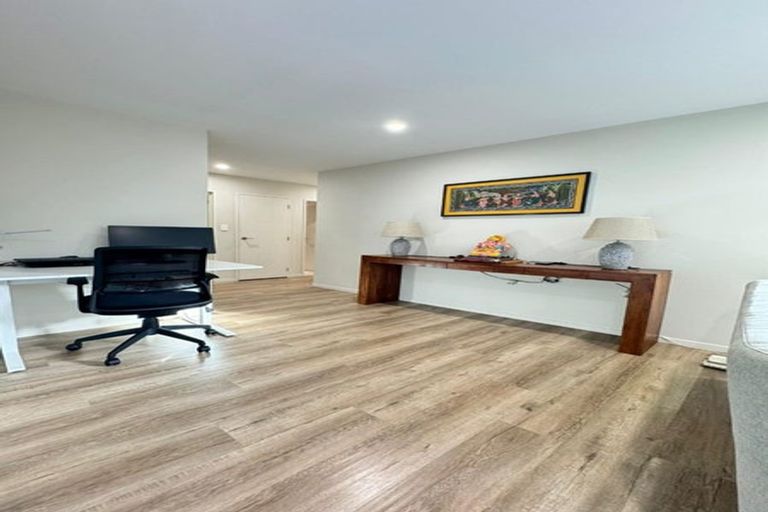 Photo of property in 8 Pakaraka Drive, Papakura, 2110