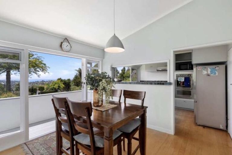 Photo of property in 2 Pine Hill Crescent, Browns Bay, Auckland, 0630