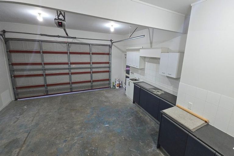 Photo of property in 2/9 Kells Place, Botany Downs, Auckland, 2010