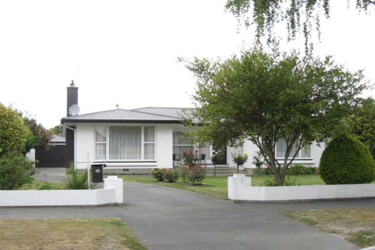 Photo of property in 32 Burnside Crescent, Burnside, Christchurch, 8053