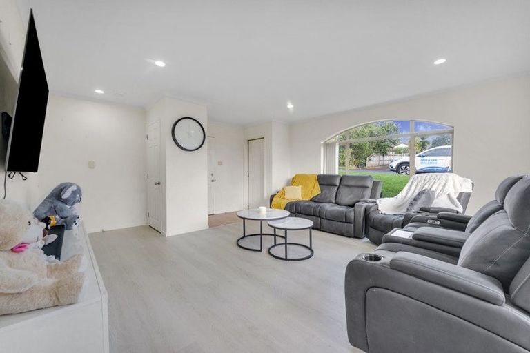 Photo of property in 27 View Ridge Drive, Ranui, Auckland, 0612