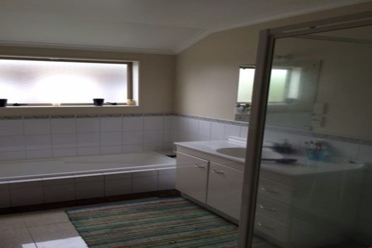 Photo of property in 1a Thomas Rea Place, Te Atatu South, Auckland, 0610