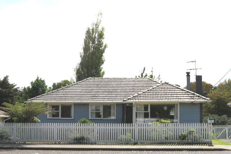 Photo of property in 97 Godley Road, Green Bay, Auckland, 0604