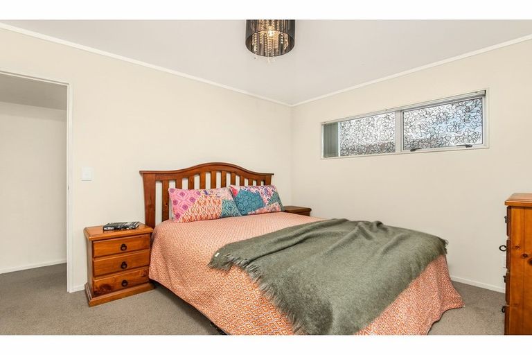 Photo of property in 2/20 Kenderdine Road, Papatoetoe, Auckland, 2025