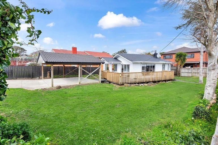 Photo of property in 65 Larnoch Road, Henderson, Auckland, 0610