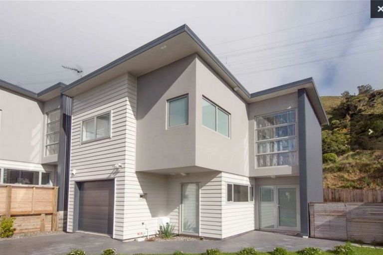 Photo of property in 30 Erlestoke Crescent, Churton Park, Wellington, 6037