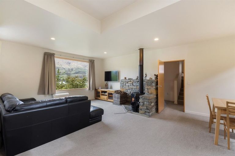 Photo of property in 18 Evergreen Place, Sunshine Bay, Queenstown, 9300
