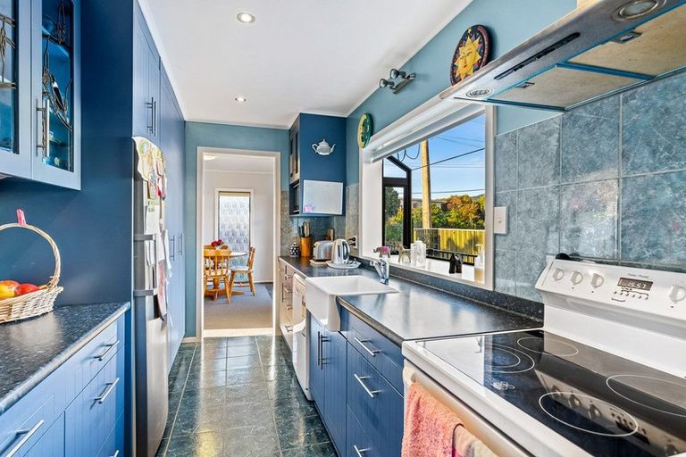 Photo of property in 2 Te Miti Street, Paekakariki, 5034