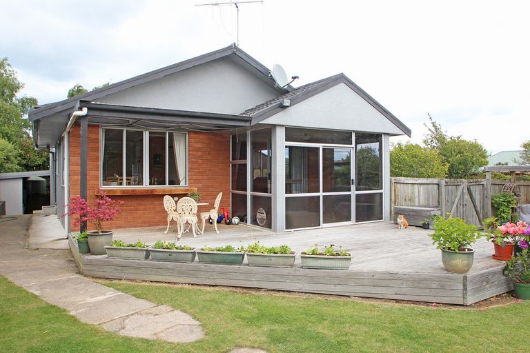 Photo of property in 17 Whitestone Crescent, Weston, Oamaru, 9401
