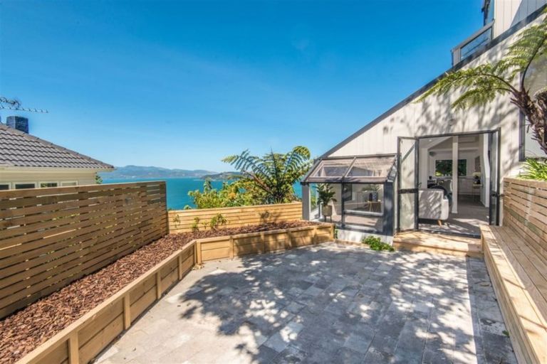 Photo of property in 33 Homebush Road, Khandallah, Wellington, 6035