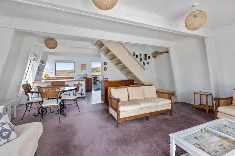 Photo of property in 3 Harapaki Road, Riversdale Beach, Masterton, 5872