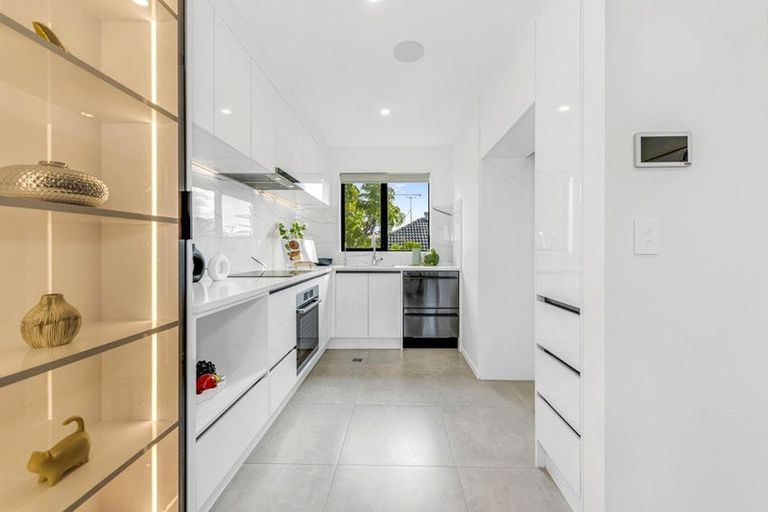 Photo of property in 3/14 Kerswill Place, Pakuranga, Auckland, 2010