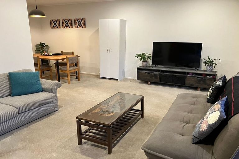 Photo of property in 2/52 Gemstone Drive, Birchville, Upper Hutt, 5018