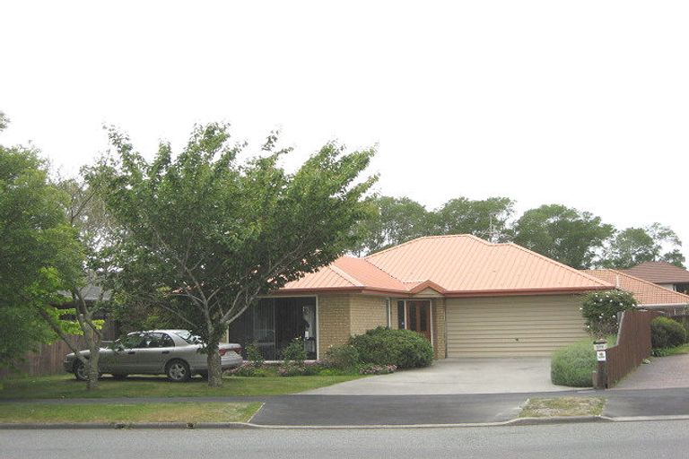 Photo of property in 272 Queenspark Drive, Parklands, Christchurch, 8083