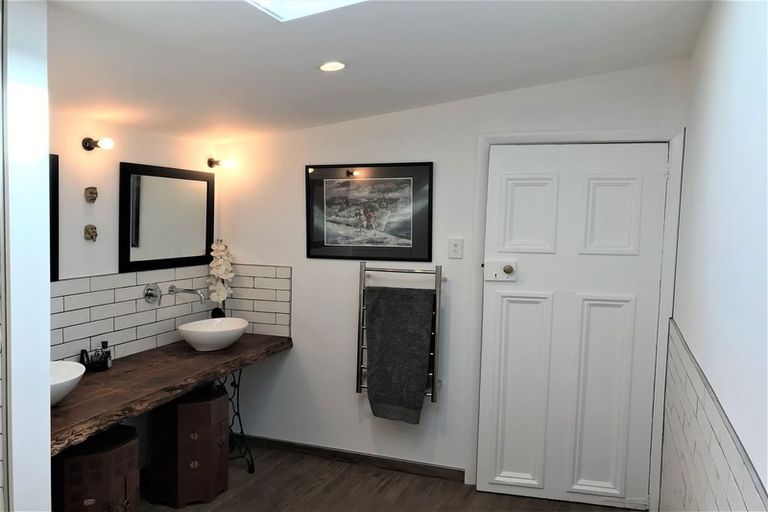 Photo of property in 9 Grammar Street, Kimbolton, 4777