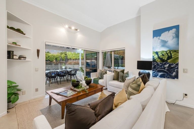 Photo of property in 53 Manor Park, Sunnyhills, Auckland, 2010