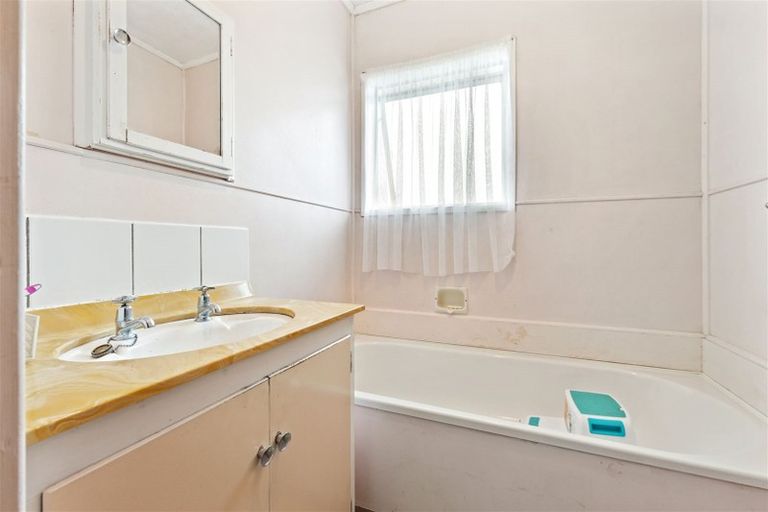 Photo of property in 20 Doone Place, Massey, Auckland, 0614