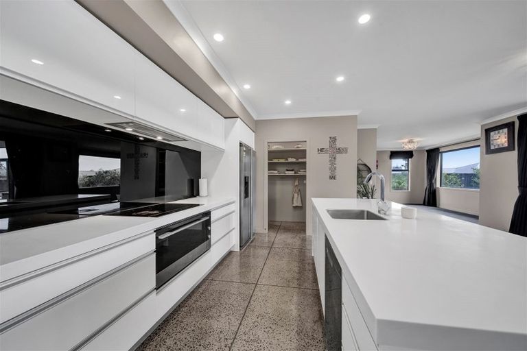 Photo of property in 15 Wentworth Lane, Waiwhakaiho, New Plymouth, 4312