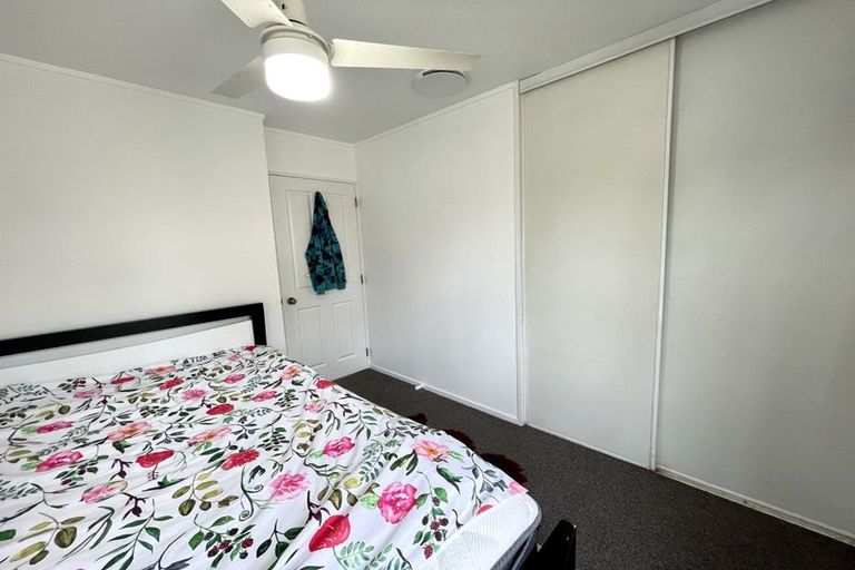 Photo of property in 5 Avonleigh Road, Green Bay, Auckland, 0604