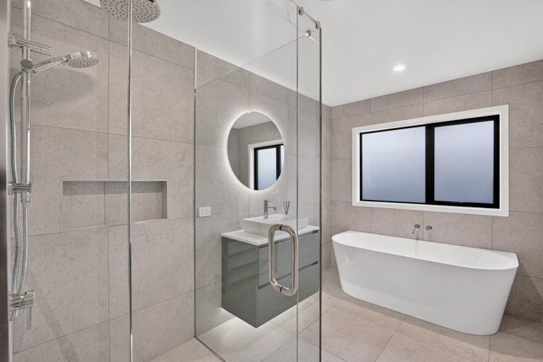 Photo of property in 8 Annie Aranui Drive, Poraiti, 4182