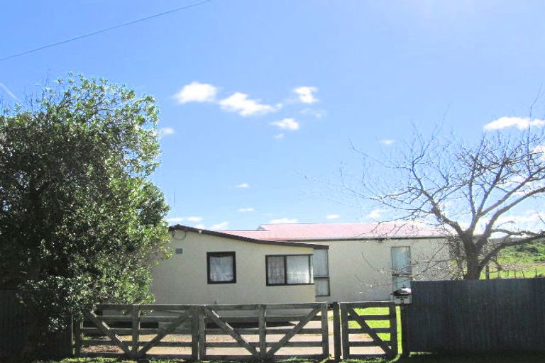 Photo of property in 6 Watchorn Place, Foxton Beach, Foxton, 4815