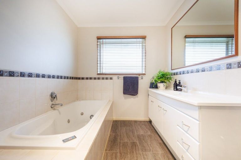 Photo of property in 57 Parnell Heights Drive, Kelvin Grove, Palmerston North, 4414