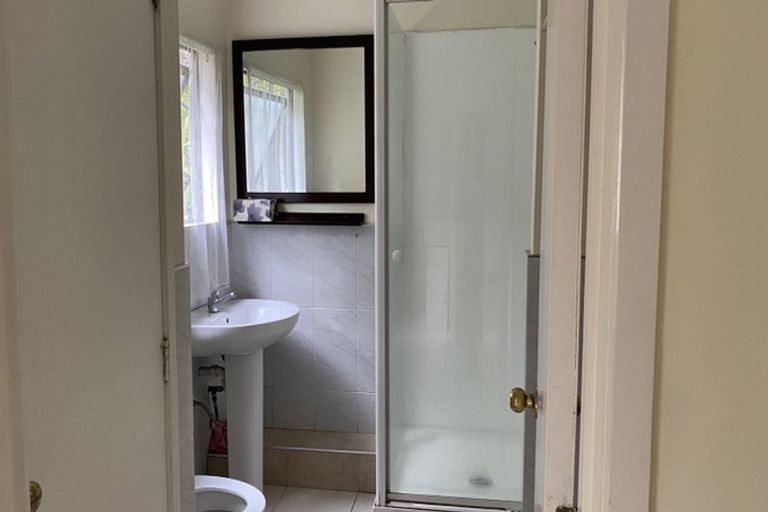 Photo of property in 211 Chelsea View Drive, Chatswood, Auckland, 0626