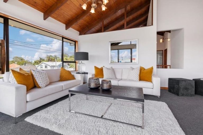 Photo of property in 2/20a Old Lake Road, Narrow Neck, Auckland, 0624