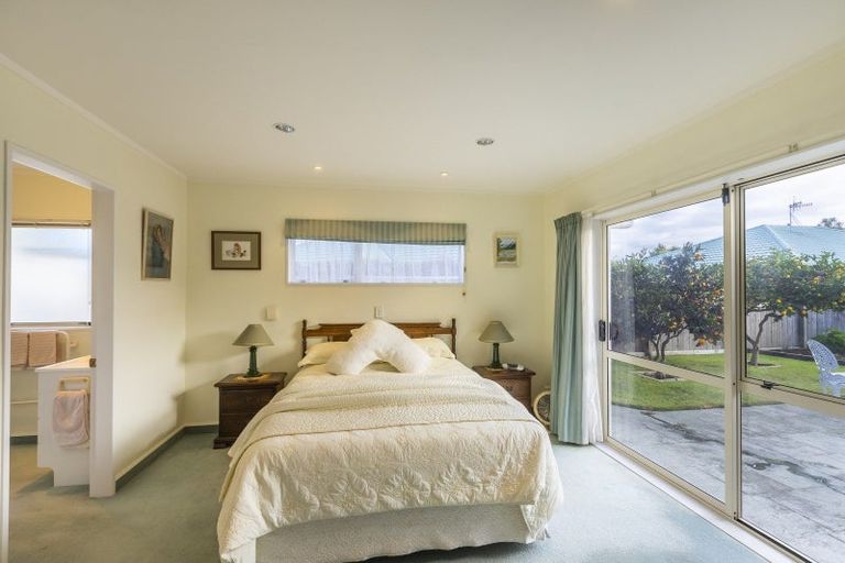 Photo of property in 66 Guildford Drive, Paraparaumu, 5032