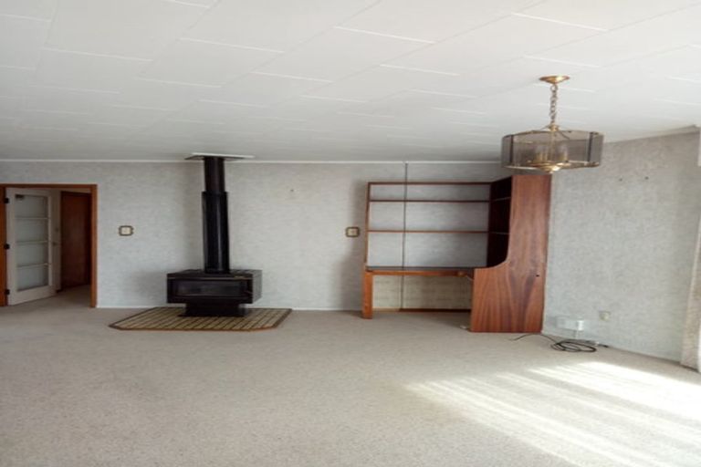 Photo of property in 16 Mawney Road, Henderson, Auckland, 0610