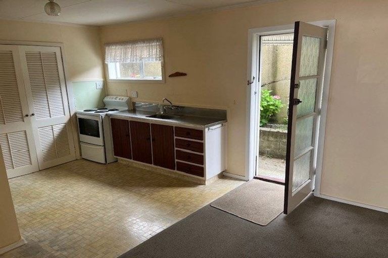 Photo of property in 21 Bayly Road, Moturoa, New Plymouth, 4310