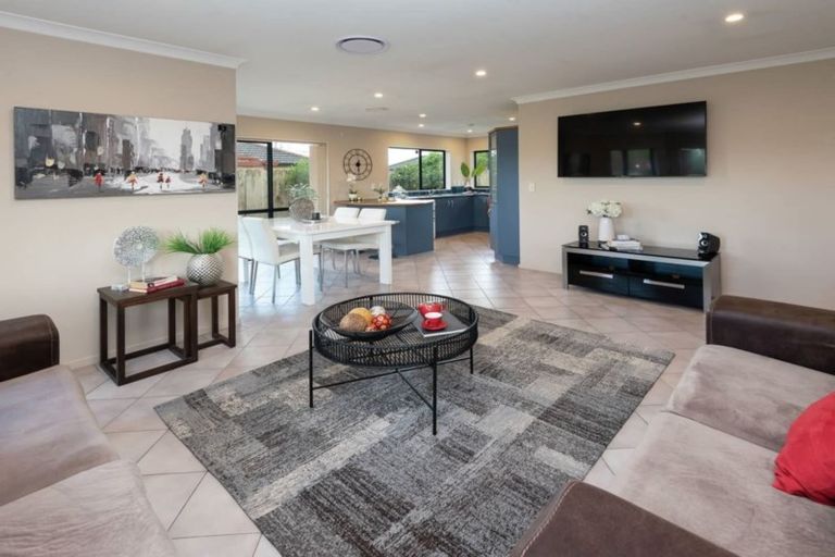 Photo of property in 6 Kilbaha Close, East Tamaki, Auckland, 2013