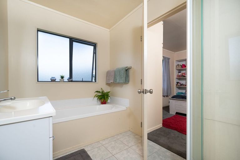 Photo of property in 71a Brunner Road, Glen Eden, Auckland, 0602