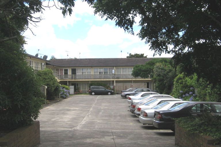 Photo of property in 12/11 Tawera Road, Greenlane, Auckland, 1051