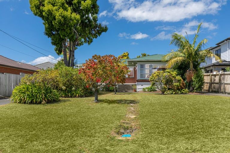 Photo of property in 11 Kingdale Road, Henderson, Auckland, 0610