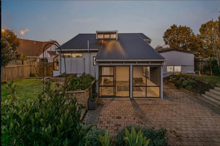 Photo of property in 258 Rangatira Road, Beach Haven, Auckland, 0626