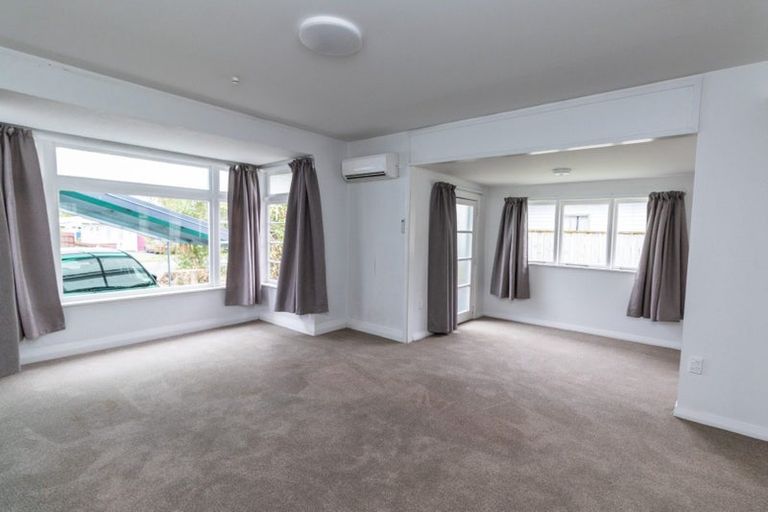 Photo of property in 88 Queenwood Road, Levin, 5510