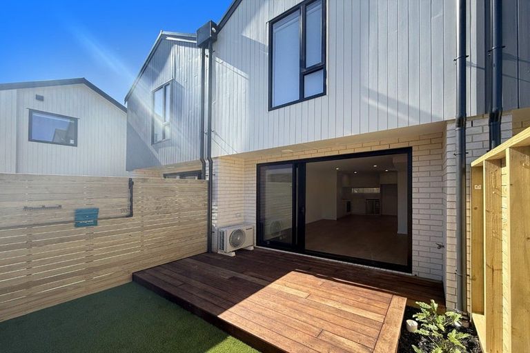 Photo of property in 2/51 Yeovil Road, Te Atatu Peninsula, Auckland, 0610
