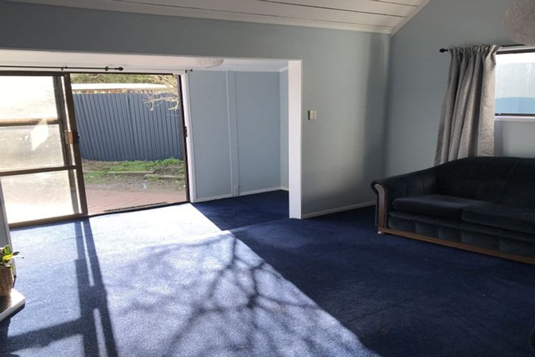 Photo of property in 3 Sarah Street, Waikawa Beach, Levin, 5573