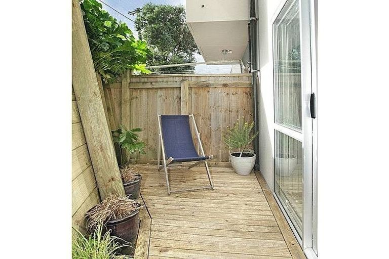 Photo of property in 12/138 Queens Drive, Lyall Bay, Wellington, 6022