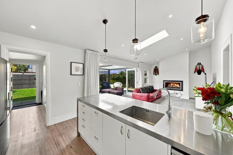 Photo of property in 94 Holly Road, St Albans, Christchurch, 8014