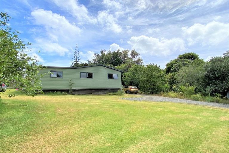 Photo of property in 1 Glenbervie Crescent, Massey, Auckland, 0614