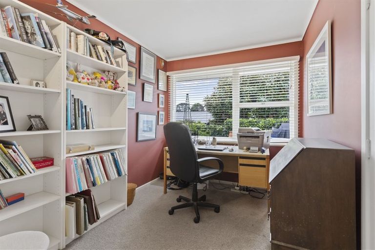 Photo of property in 1/5 Colmar Road, Mellons Bay, Auckland, 2014