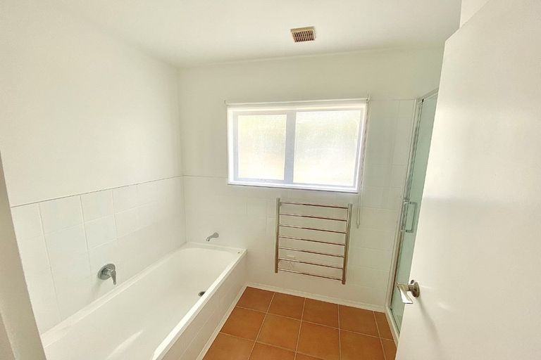 Photo of property in 186 Henderson Valley Road, Henderson, Auckland, 0612