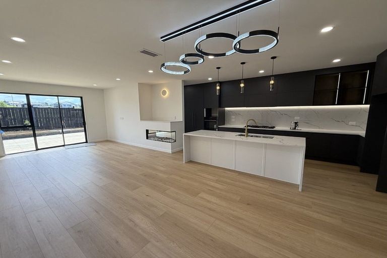 Photo of property in 21 Catalina Avenue, Rosehill, Papakura, 2113